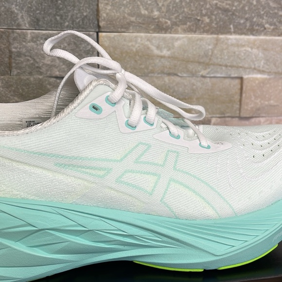 ASICS Women's NOVABLAST 4 TR Running Shoes - Picture 6 of 6